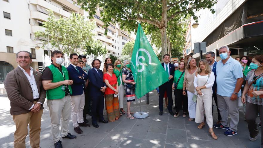 La Asociación Española Contra el Cáncer insta a la movilización ciudadana con el izado de su bandera