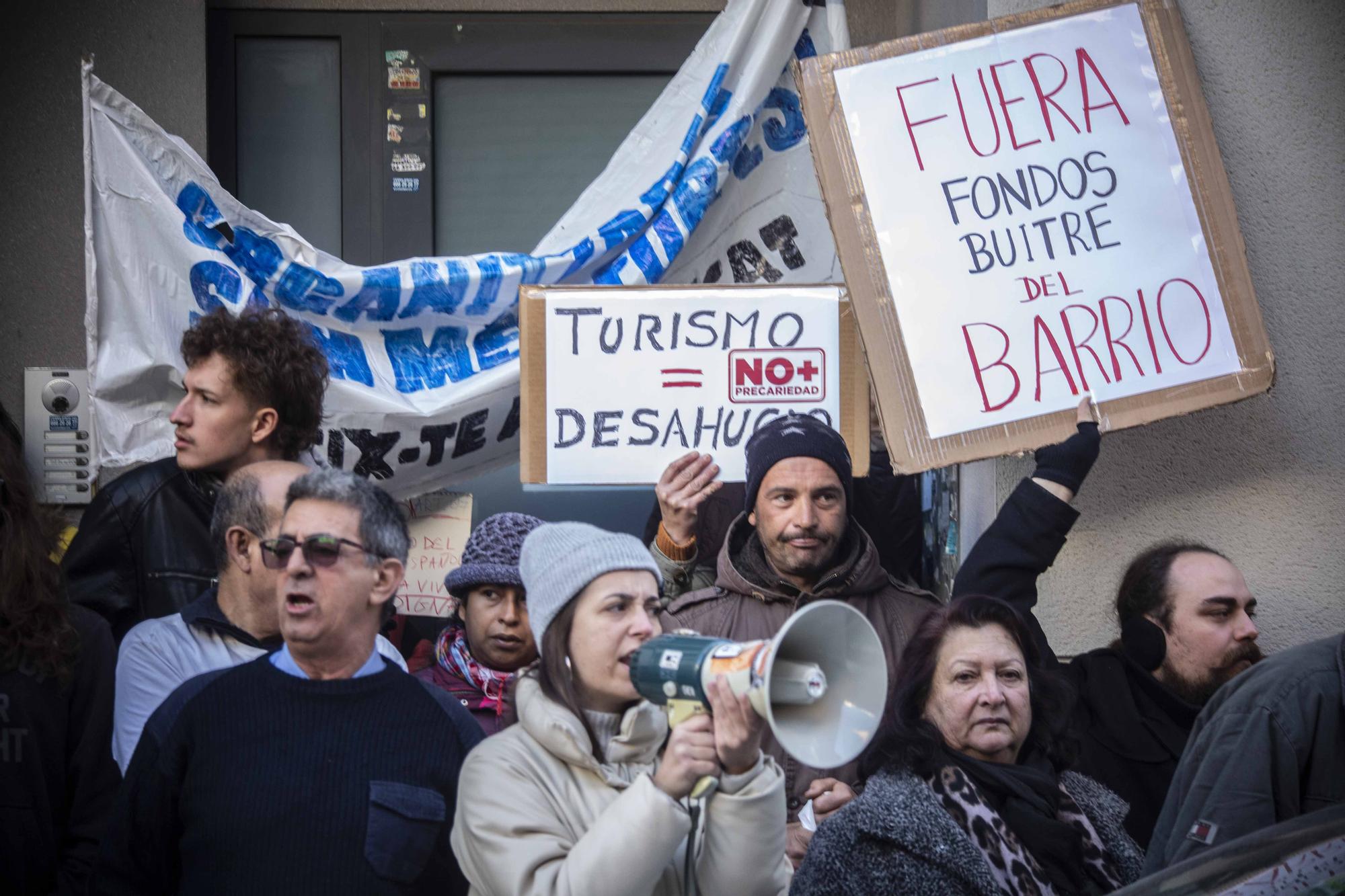 Tensión en Alicante por el desahucio a una pensionista en una vivienda propiedad de un fondo buitre