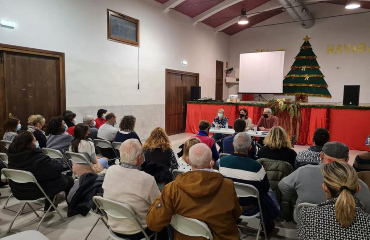 Asamblea vecinal en El Bayo.  |