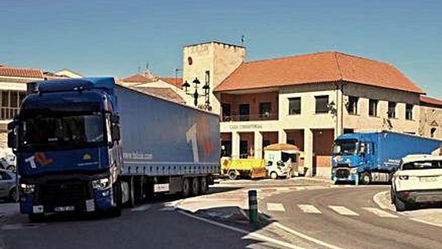 Paso de camiones por Alcañices.