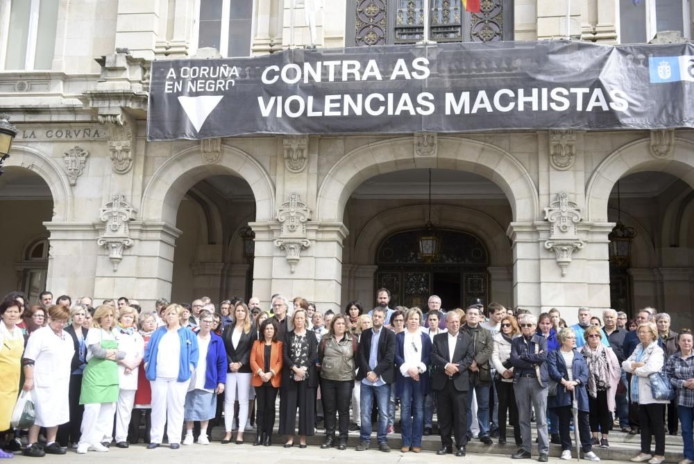 Minuto de silencio por el niño de A Coruña muerto