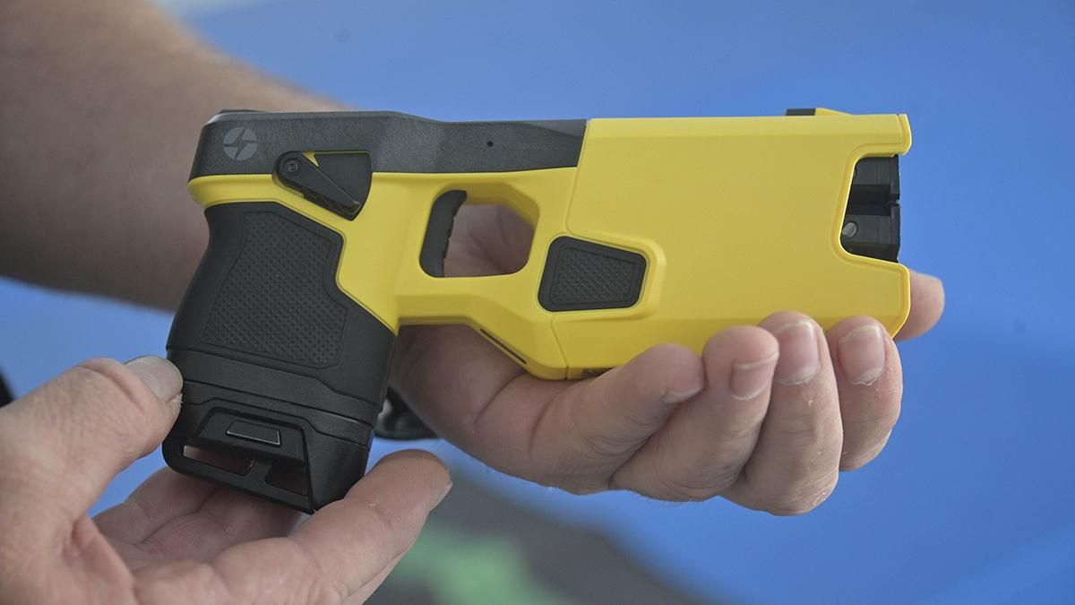 Albiol "garantiza" que la Guardia Urbana de Badalona podrá usar pistolas Táser