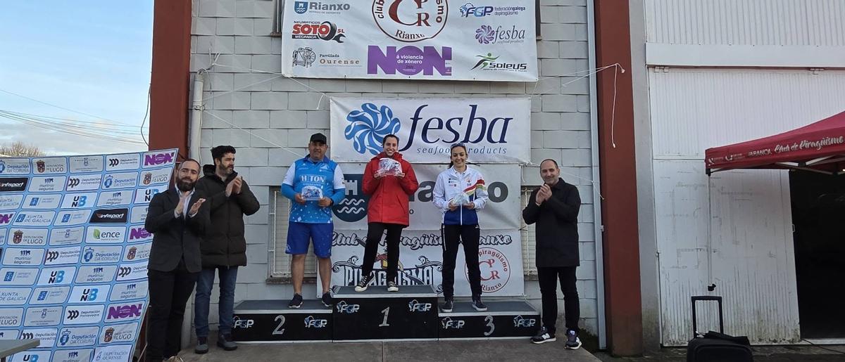 Podio por equipos femenino.