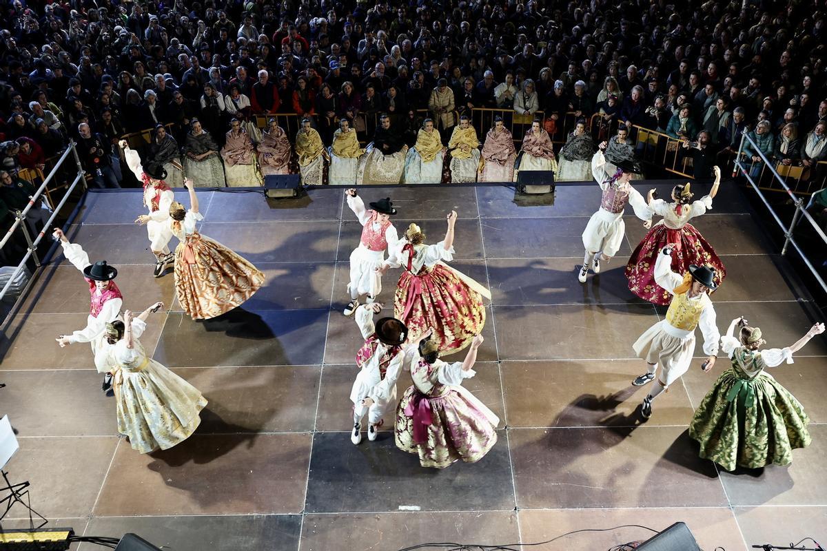 Bailes Tradicionales a pie de Ayuntamiento en las Fallas 2026