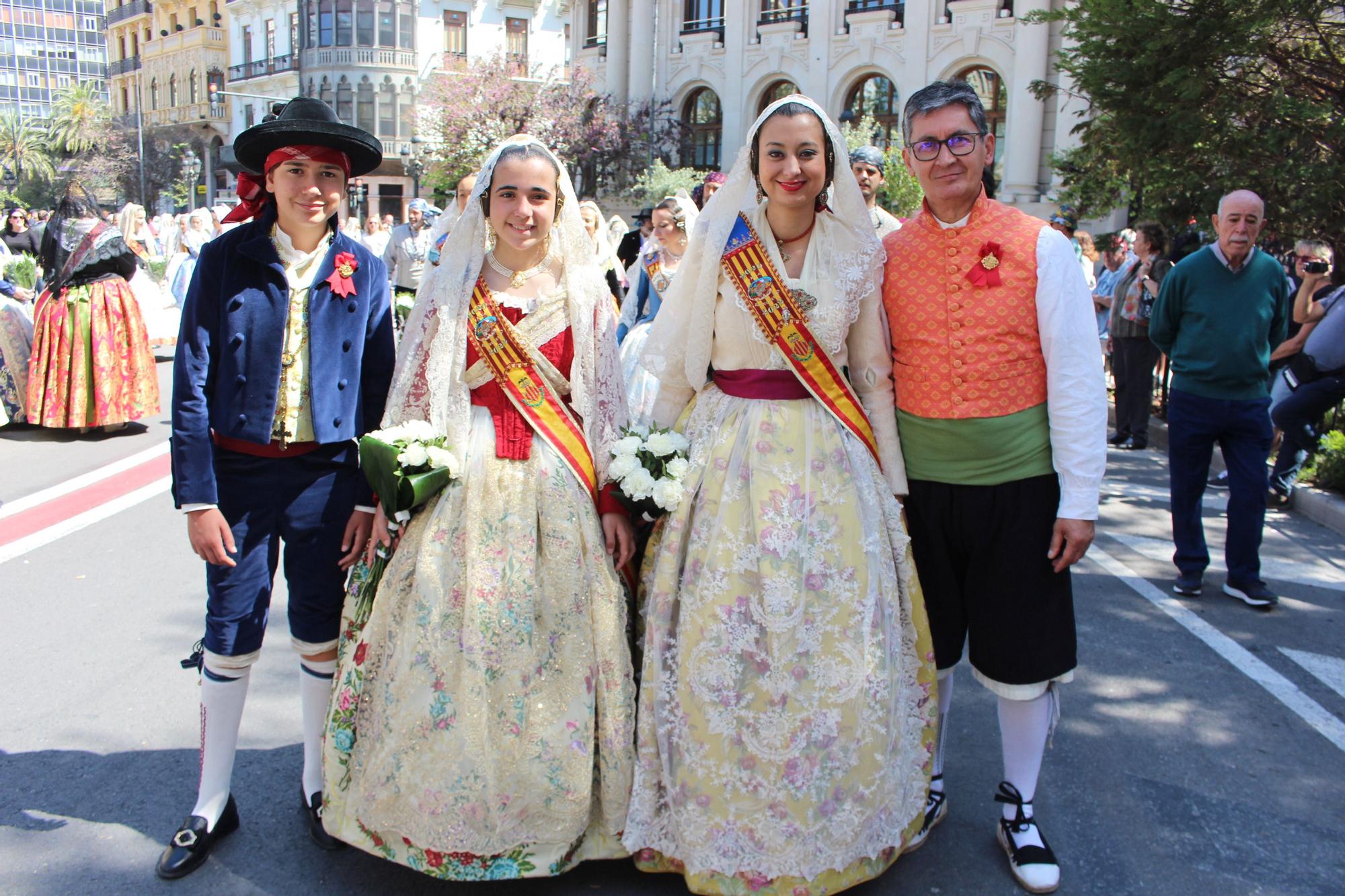 El desfile de falleras mayores en la Ofrenda a San Vicente Ferrer