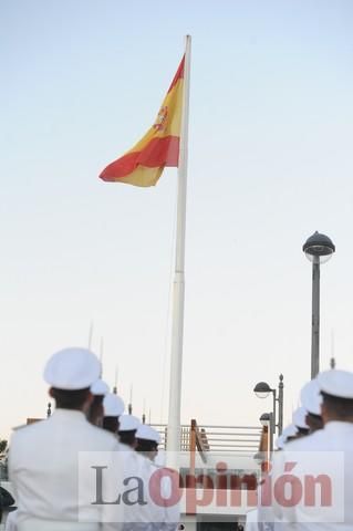 Arriado Solemne de Bandera en el puerto de Cartagena