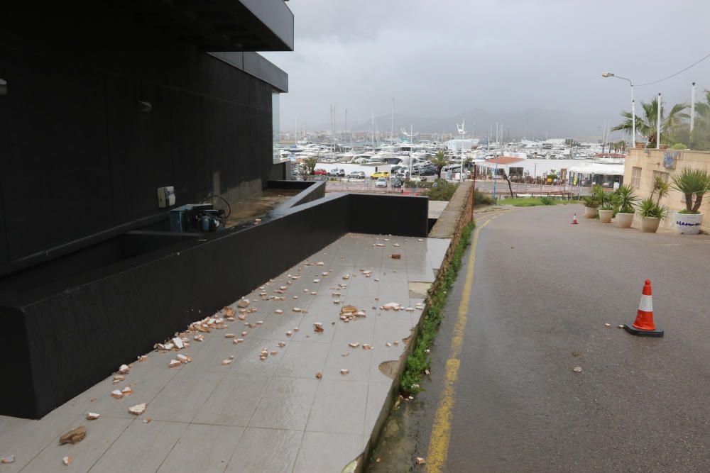 Desperfectos en el hotel Corso debido al temporal.