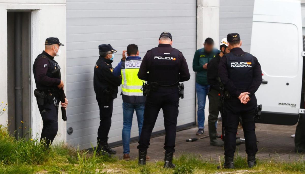Un registro en el marco de una operación antidroga en la comarca de Arousa. | // IÑAKI ABELLA