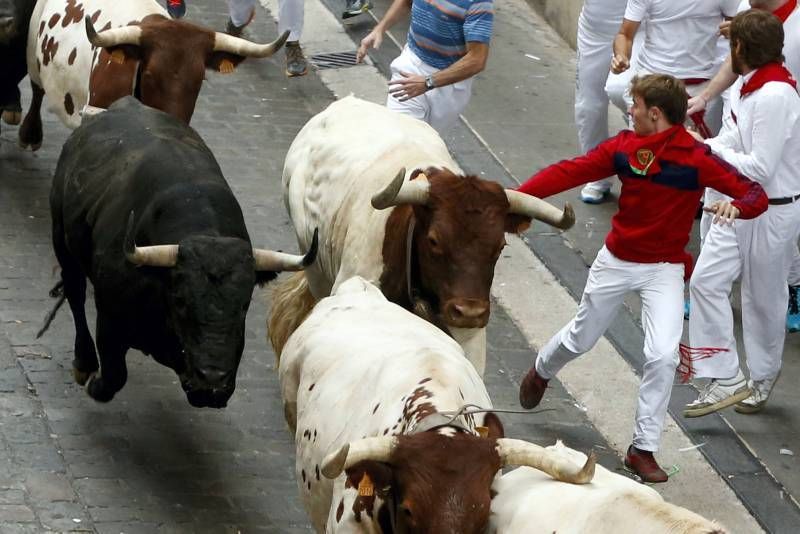 Fotogalería del quinto encierro de San Fermín