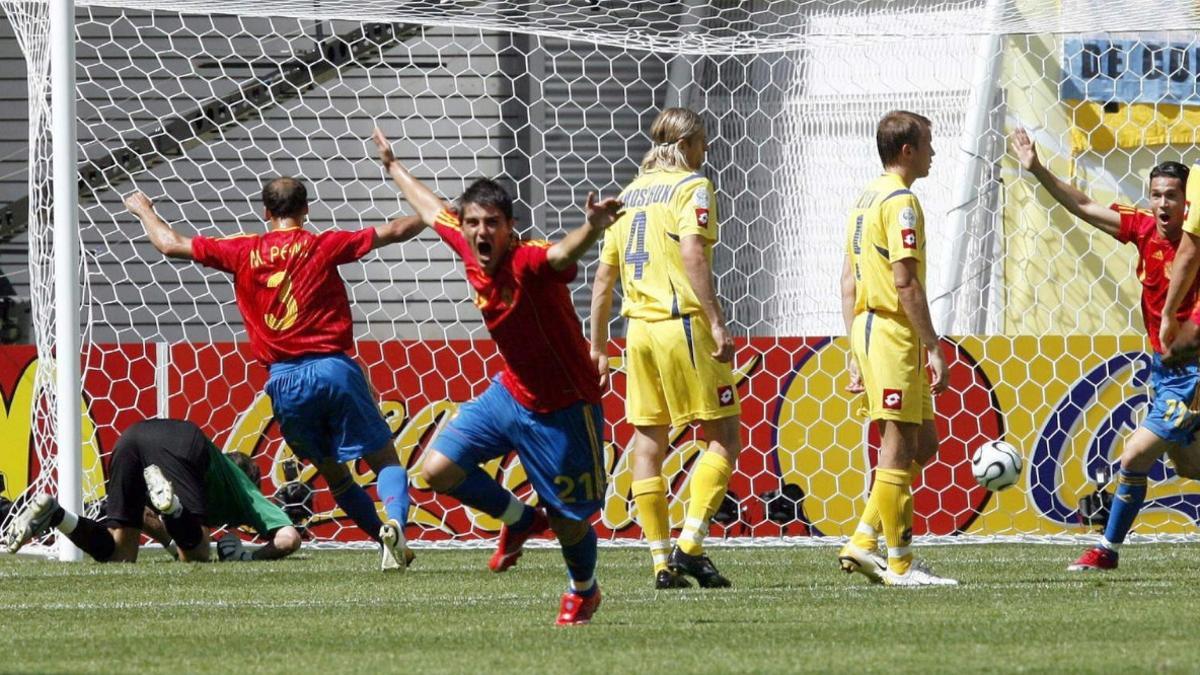David Villa logró un doblete en el debut de España ante Ucrania en el Mundial de Alemania 2006