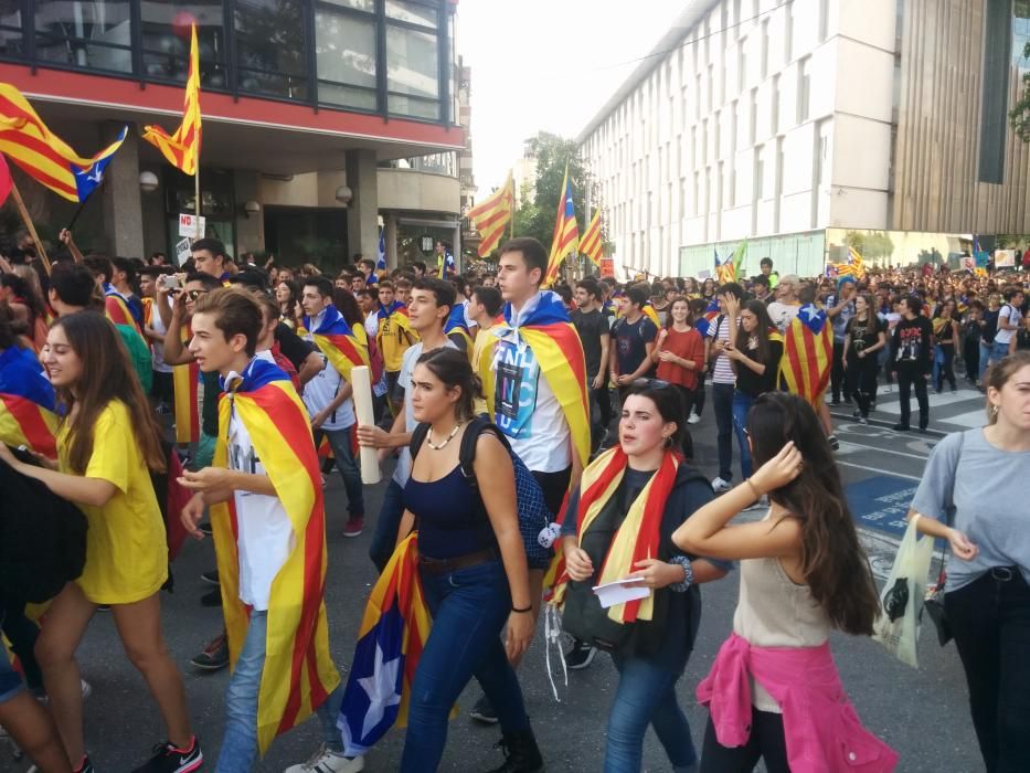 Estudiants universitaris i de secundària es manifesten a Girona