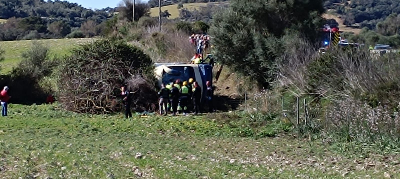 Un autobús cae por un terraplén entre Sant Llorenç y Son Servera