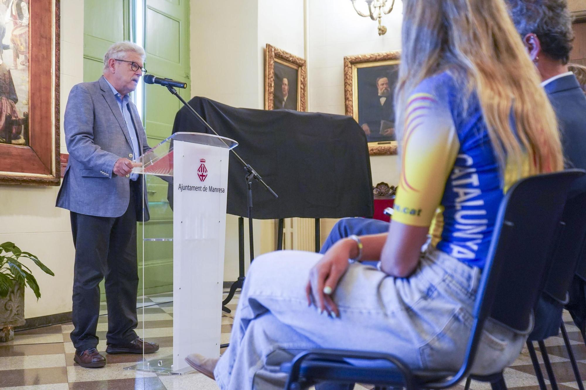 Imatges de la presentació de l'etapa Manresa-Manresa de la Volta Ciclista a Catalunya femenina a l'Ajuntament