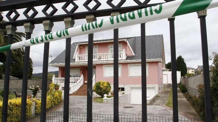 La vivienda del matrimonio en Malates (Foz) en la que fueron encontrados los cuerpos.  // Efe