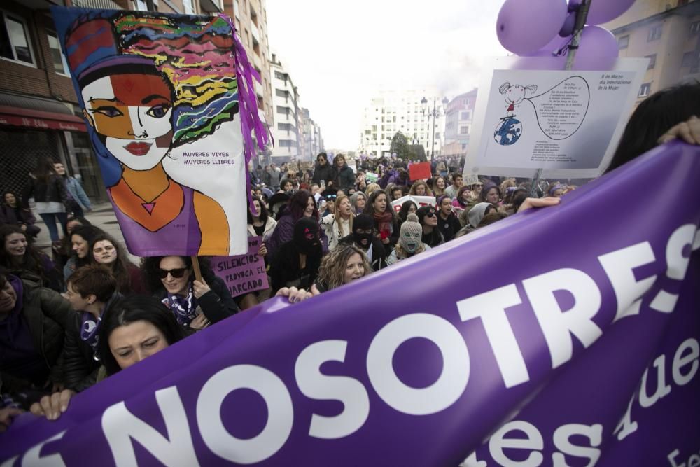 Manifestación del 8 M por las calles de Oviedo