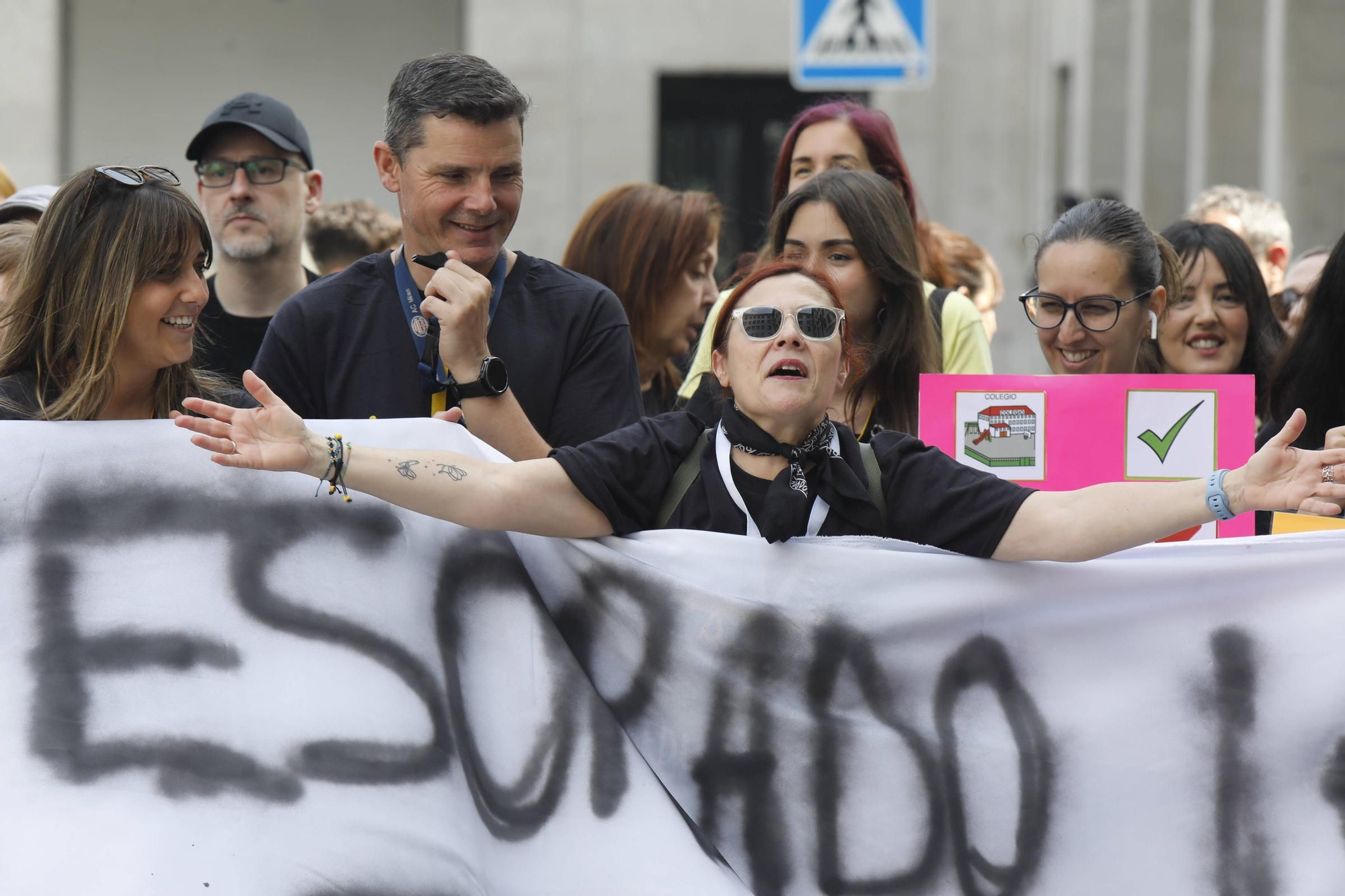 EN IMÁGENES: Segunda jornada de huelga de los profesores y protestas en Oviedo