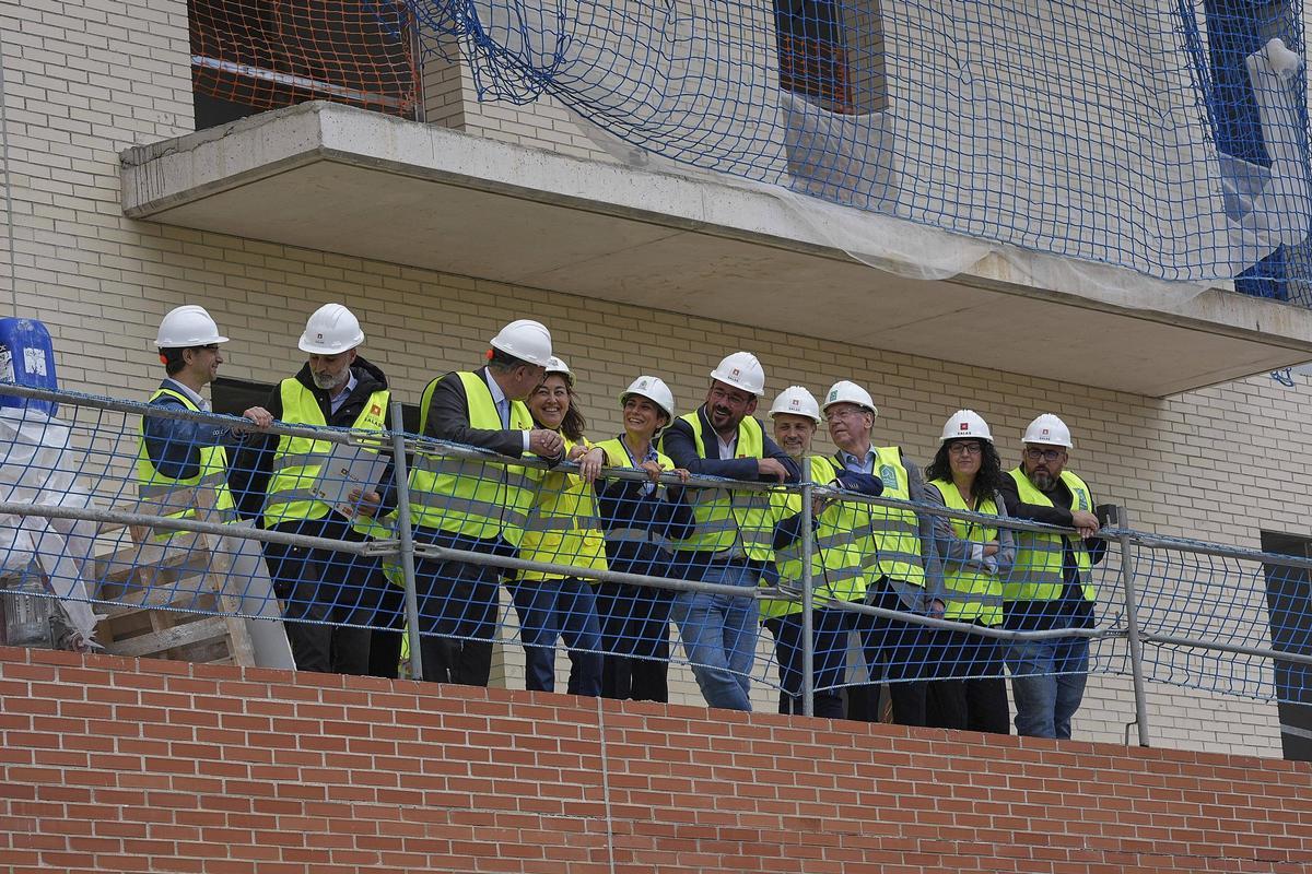 Les imatges de la visita de la ministra d'Habitatge a les obres de pisos protegits a Domeny