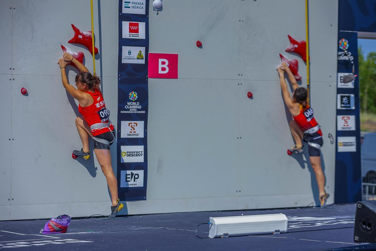 Escaladoras durante la ronda clasificatoria femenina de velocidad