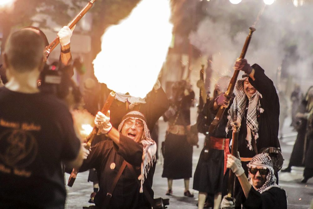 Las Fiestas de la Reconquista llenan las calles de olor a pólvora