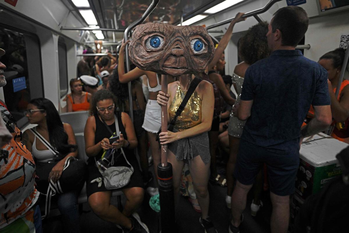 El Carnaval de Brasil festeja el fin de la era Bolsonaro