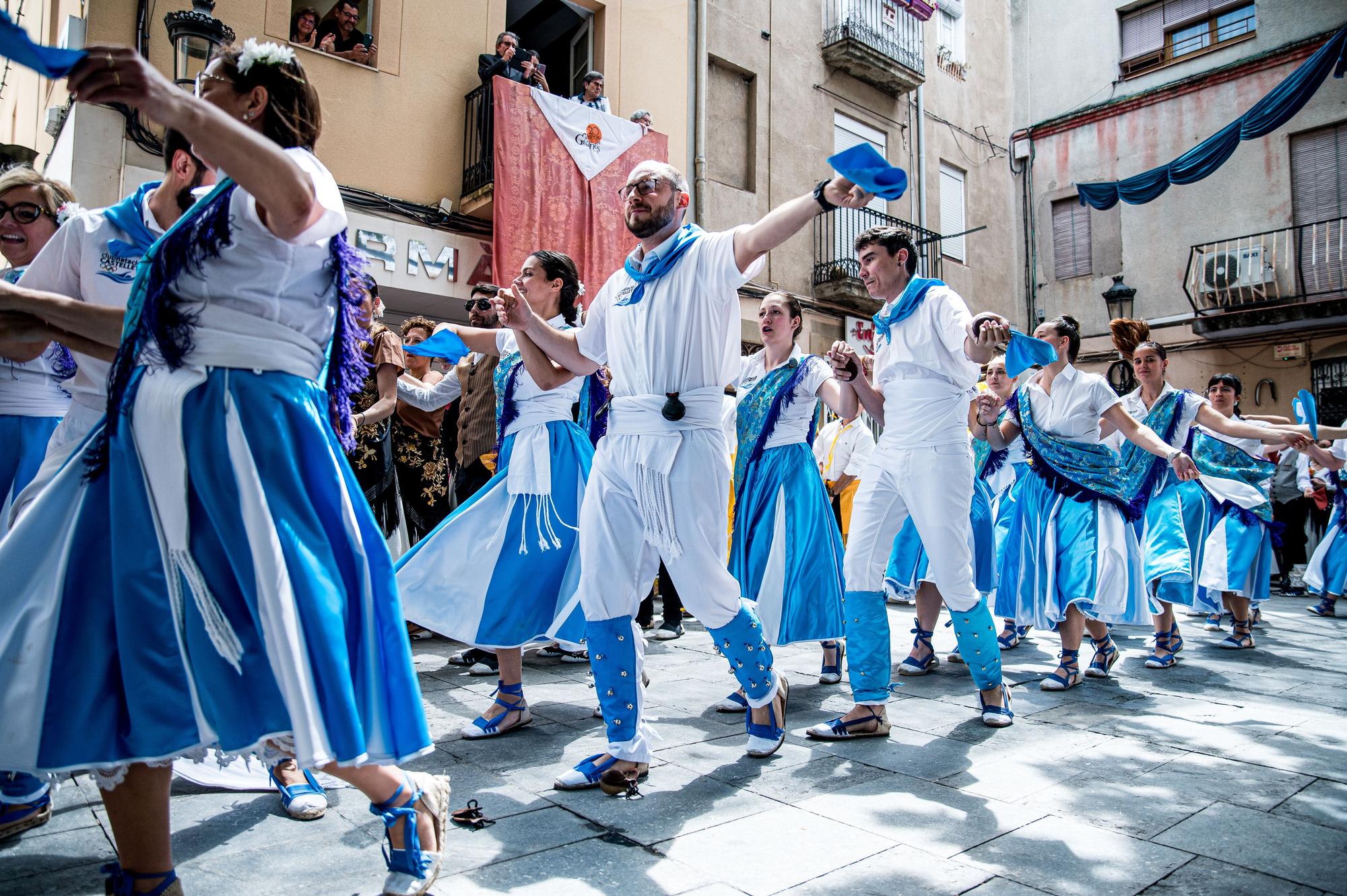 Troba't a les fotos del multitudinari ball de gitanes de Sant Vicenç