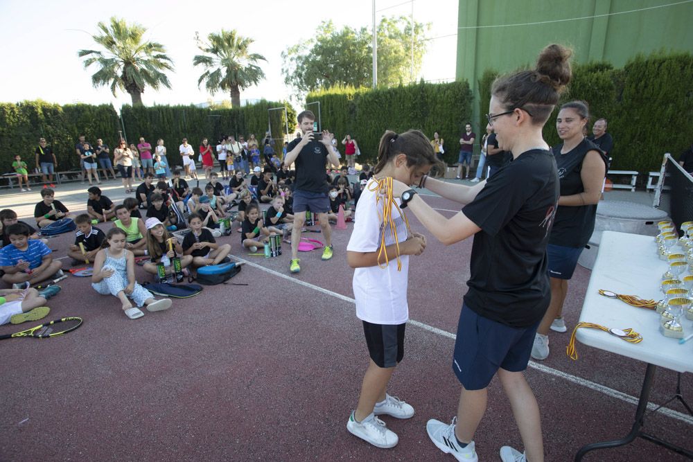 Entrega de trofeos en el fin de temporada del CT Morvedre.