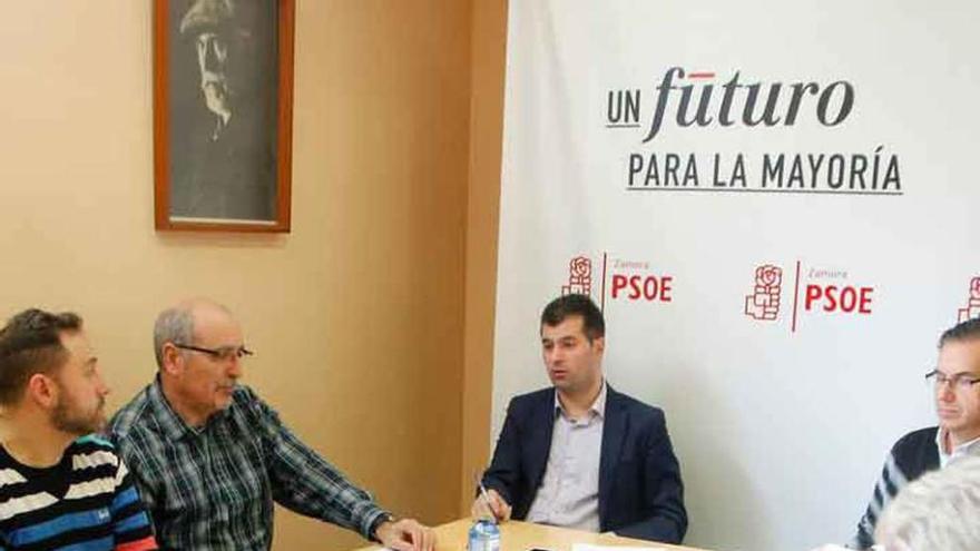 Luis Tudanca durante una reunión ayer en Zamora.