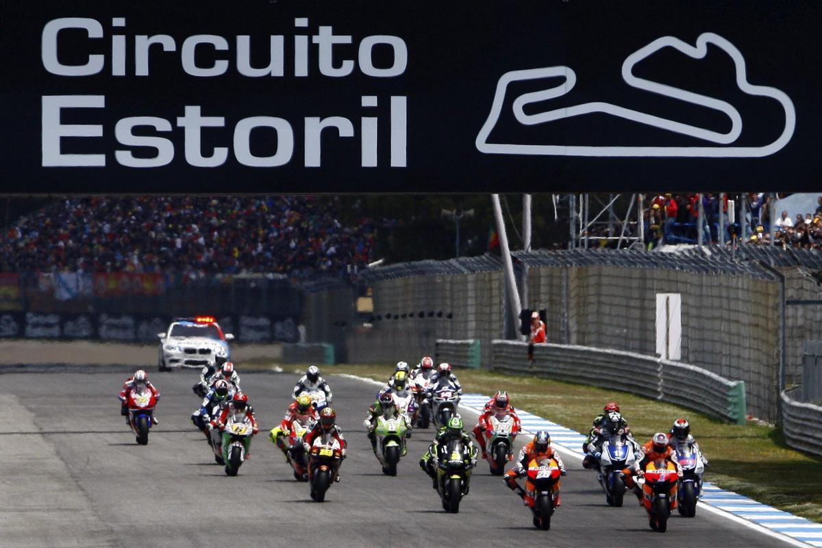 La salida de la carrera de MotoGP del Gran Premio de Motociclismo de Portugal que se disputó en el circuito de Estoril en 2012
