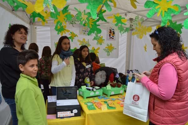 Escolars berguedans celebren el Mercat de les Cooperatives Escolars