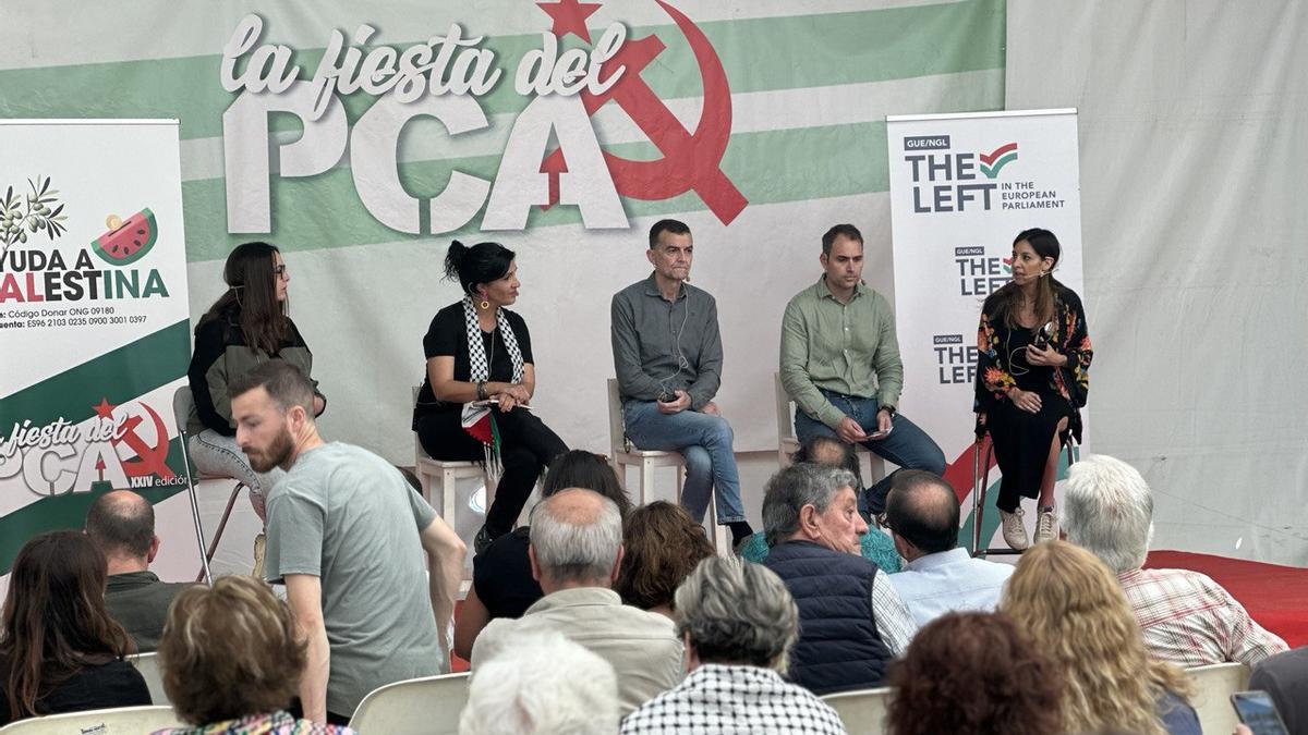 Antonio Maíllo, rodeado por Toni Morillas y Toni Valero, hace unos días en Córdoba en la Fiesta del PCA.