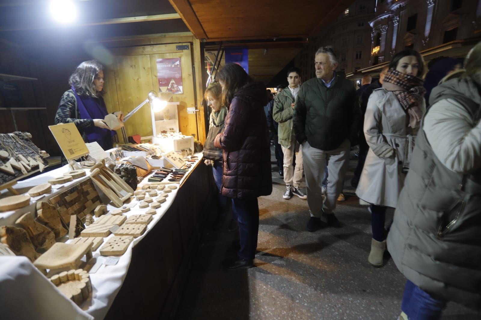 Ambiente navideño en el centro de València en el primer fin de semana de diciembre