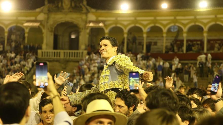 El arte de Pablo Aguado encandila a la Maestranza: el sevillano logra la Puerta del Príncipe
