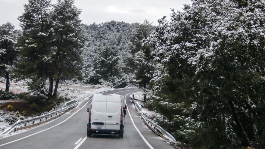 Alcoy amanece rodeada de nieve