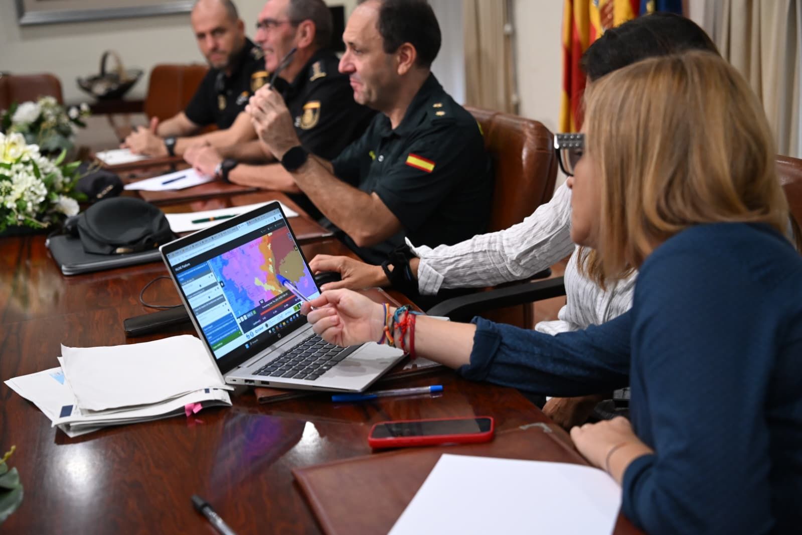 Reunión en la Subdelegación del Gobierno en Alicante para seguir la evolución de la alerta roja por lluvias