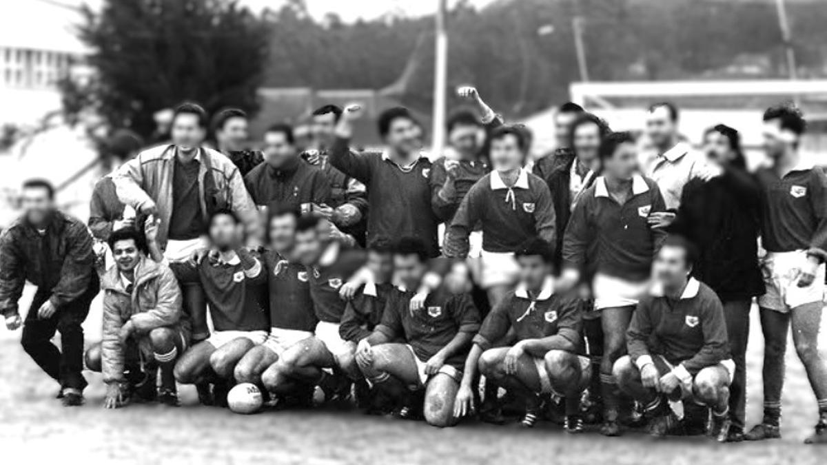 David Carbó (agachado, en segundo lugar por la izquierda) fue uno de los miembros fundadores del Vigo Rugby Club.