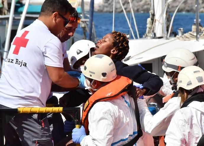 28/02/20 ARGUINEGUIN. MOGÁN. Llegada de migrantes al puerto de Arguineguin después de ser rescatados por un velero. Fotógrafa: YAIZA SOCORRO.  | 28/02/2020 | Fotógrafo: Yaiza Socorro