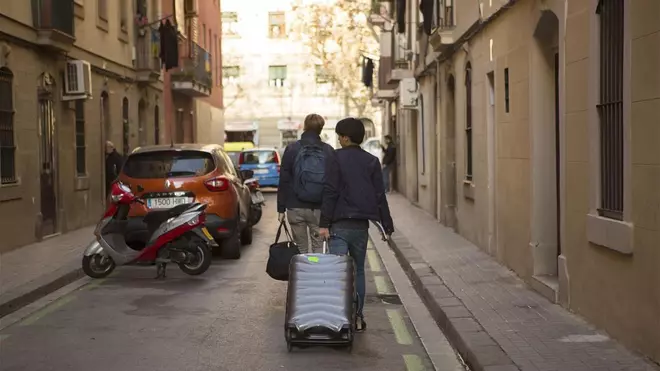Las urbes metropolitanas se desmarcan de BCN al no sancionar las habitaciones turísticas