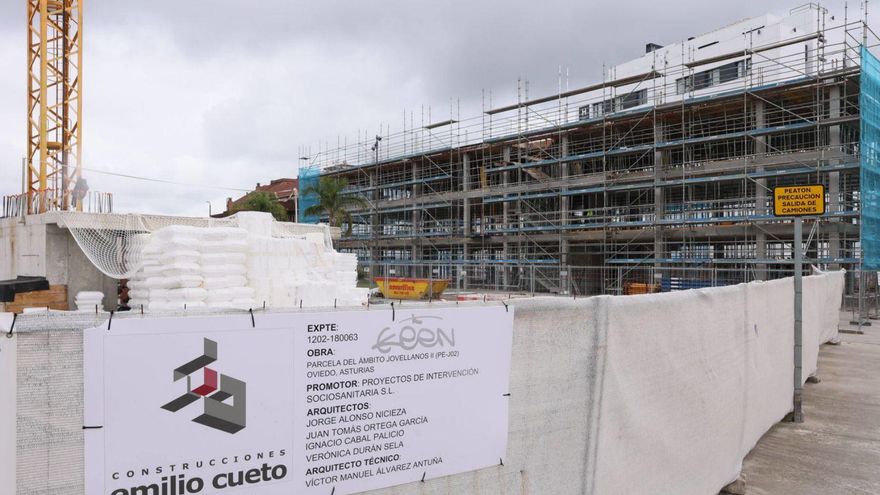 Los trabajos de construcción de la primera de las dos torres sociosanitarias del Vasco.  | MARIO CANTELI