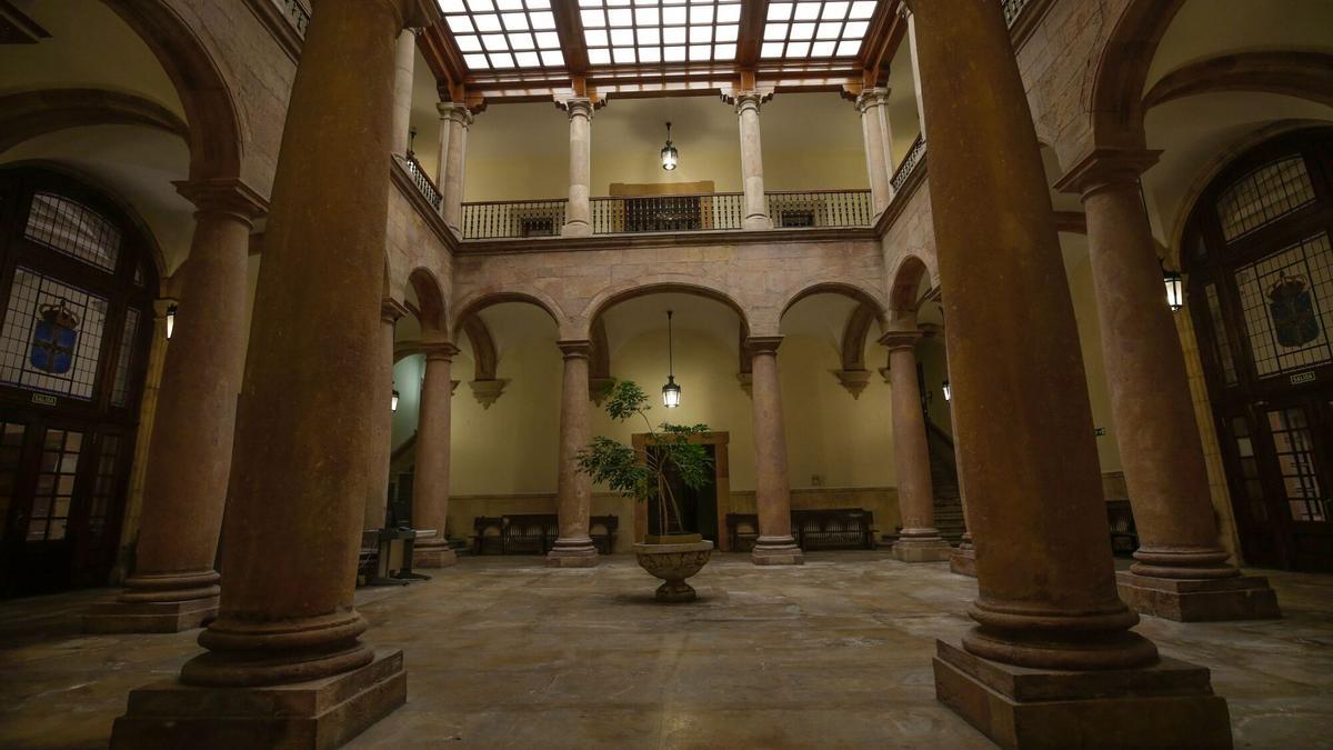 Vestíbulo del Palacio de Valdecarzana, sede del Tribunal Superior de Justicia.