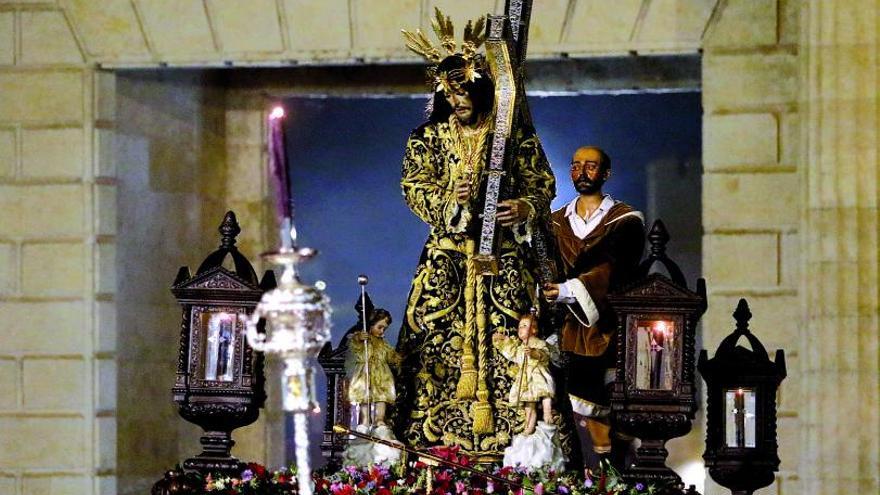 Aguilar de la Frontera su nazareno se relaciona con la escuela barroca granadina y el taller de José de Mora. 