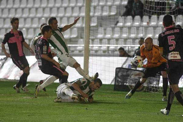 El Córdoba homenajea a Juanín con una goleada