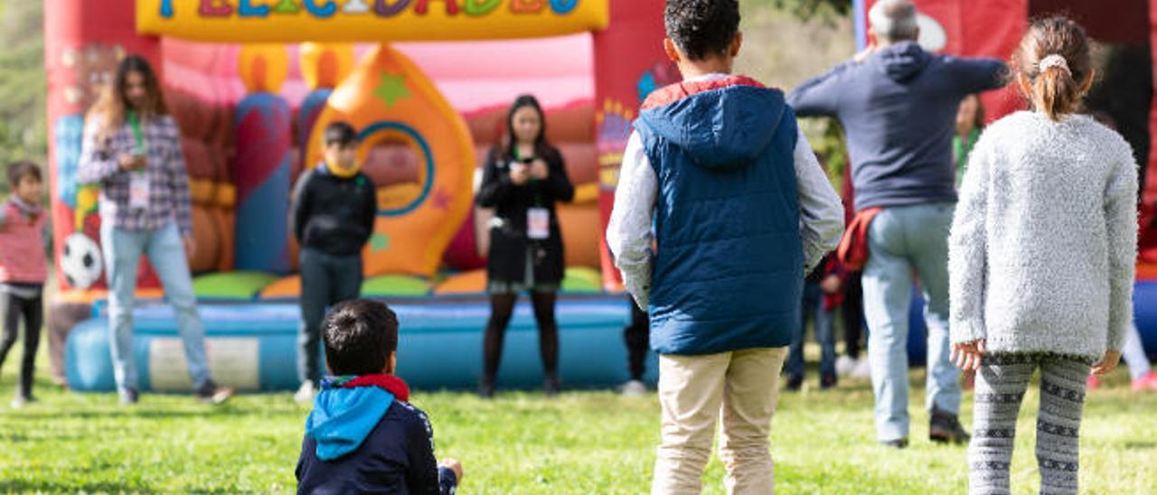 Un instante de un encuentro con familias de acogida especializadas celebrado este fin de semana en Canarias.