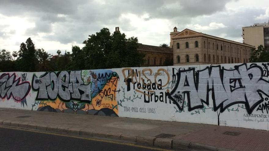 Los grafiteros destrozan el mural de 90 metros dedicado a las mujeres