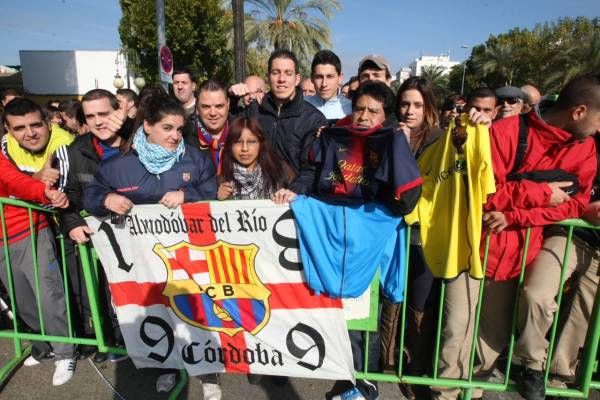 Una multitud recibe al Barça