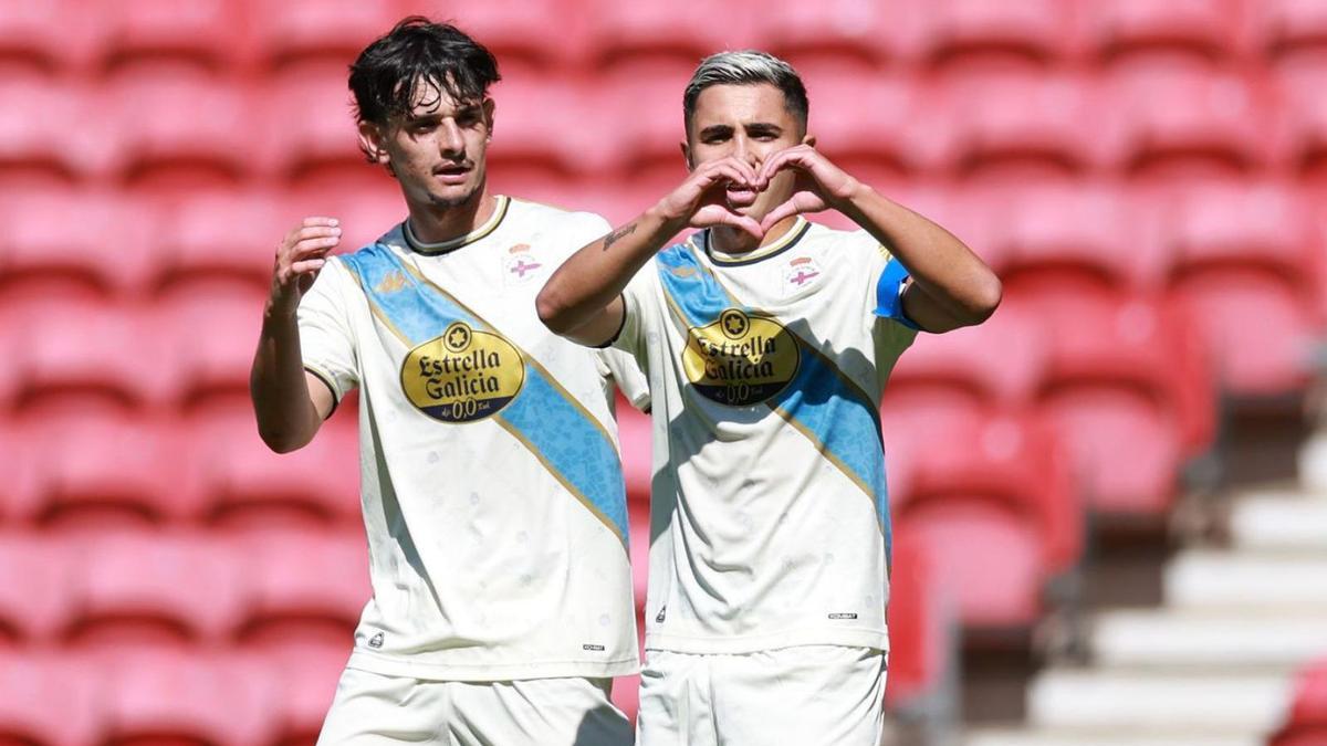 Yeremay y Patiño celebran un gol contra el Middlesbrough en el Riverside Stadium. |  RCD