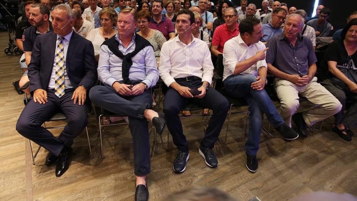 Koeman, Bakero, Stoichkov, Amor y Rexach, en el Auditorio 1899 del Camp Nou.