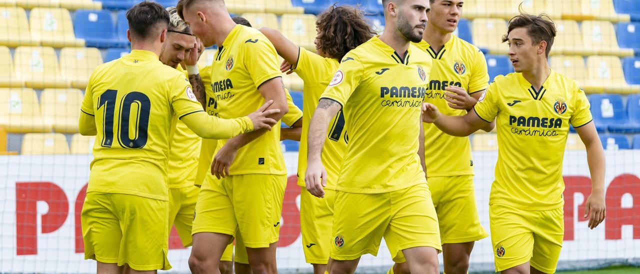 Los jugadores del Juvenil A del Villarreal CF celebran un triunfo en la presente temporada.