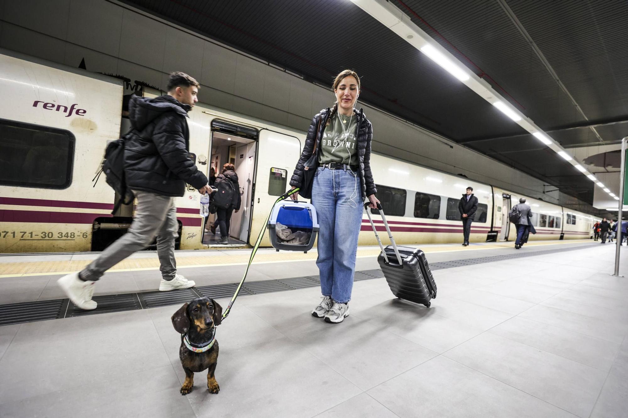 Los asturianos que estrenan el AVE a Madrid: así fue el primer viaje de pasajeros