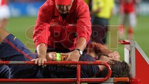 Puyol abandonó el estadio Da Luz rápidamente