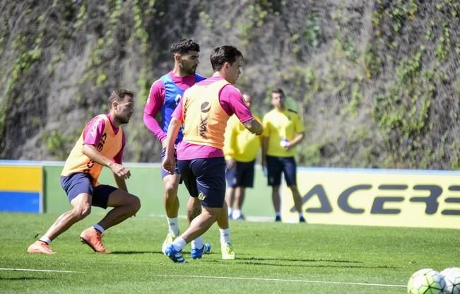 Entrenamiento de la UD Las Palmas en Barranco ...